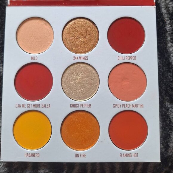 🌶️ Give Me Glow – “Extra Spicy” Eyeshadow Palette 🔥 - Picture 2 of 4